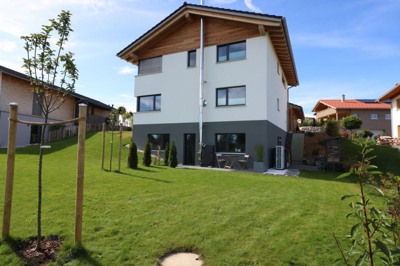 Mit Eigenem Garten Und Bergblick Apartment Oy-Mittelberg